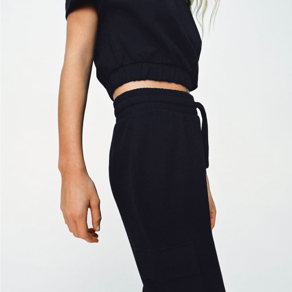 “SOLD”  ZARA CROP SWEATSHIRT & CARGO PANTS